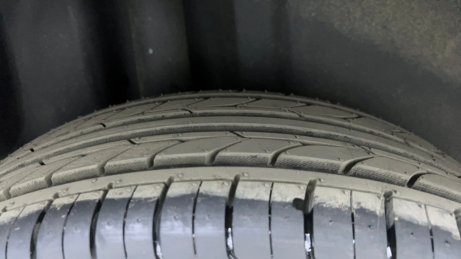 Used 2017 Volkswagen Polo Comfortline 1.2L (P) Petrol Manual tyres RIGHT REAR TYRE TREAD VIEW