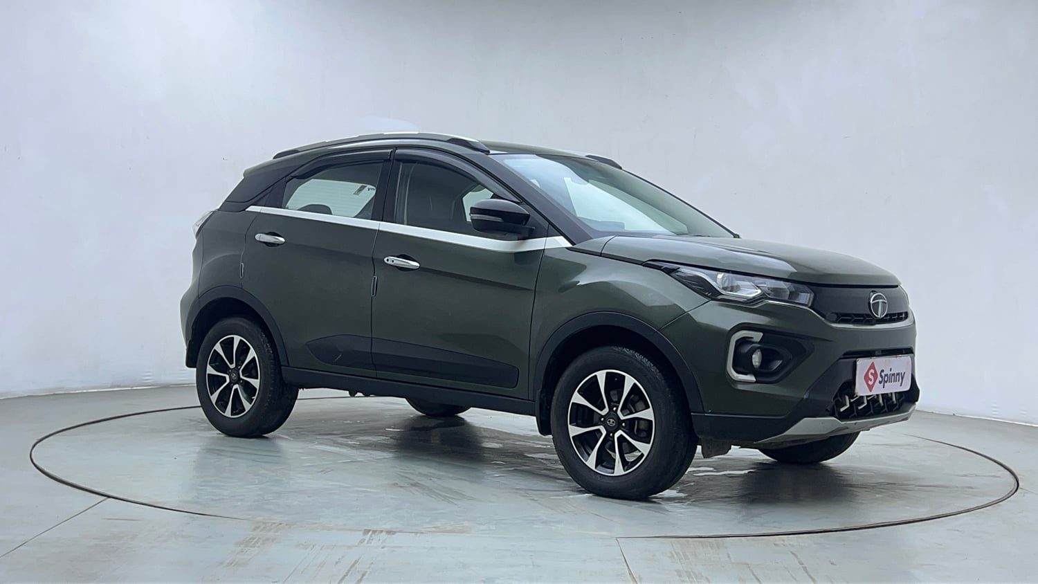 Used 2021 Tata Nexon XZ Plus Petrol Manual exterior RIGHT FRONT CORNER VIEW