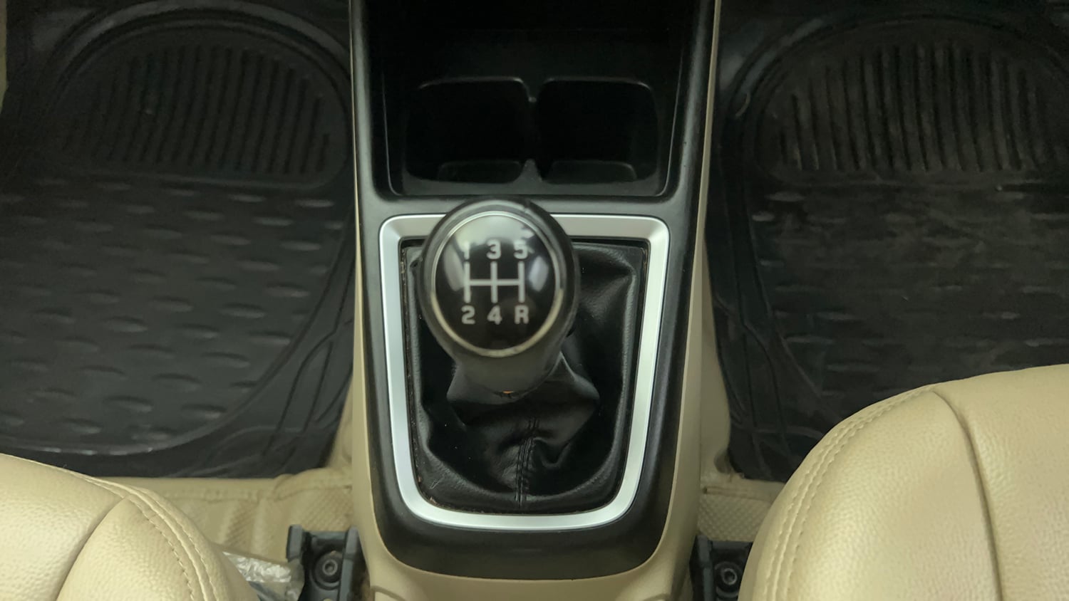 Used 2019 Maruti Suzuki Dzire VXi Petrol Manual interior GEAR  KNOB VIEW