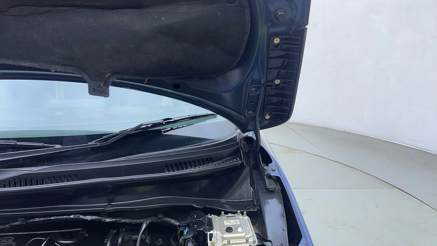 Used 2018 Maruti Suzuki Ignis Delta 1.2 AMT Petrol Automatic engine ENGINE LEFT SIDE HINGE & APRON VIEW