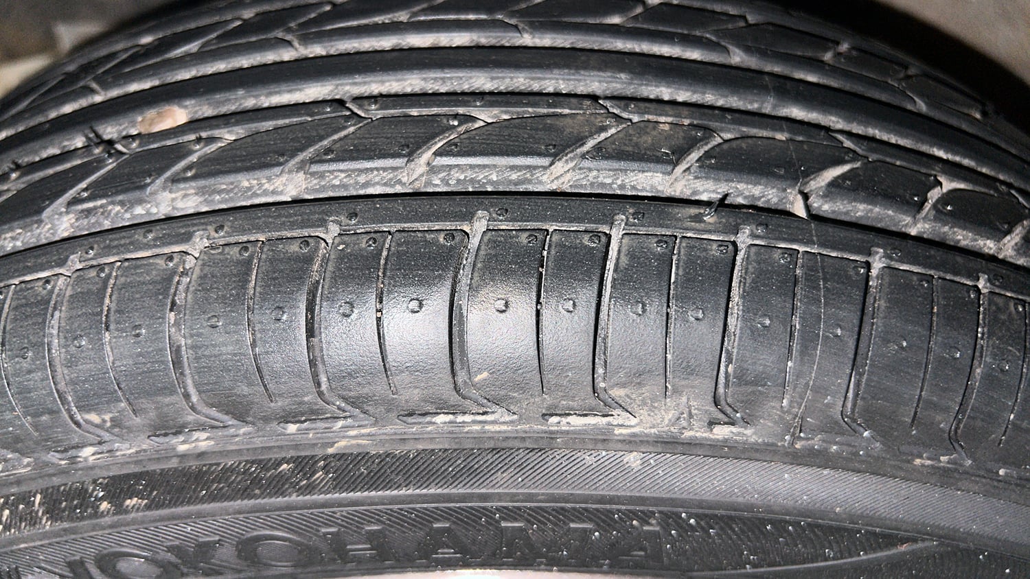 Used 2017 Renault Kwid 1.0 RXT Petrol Manual tyres LEFT FRONT TYRE TREAD VIEW