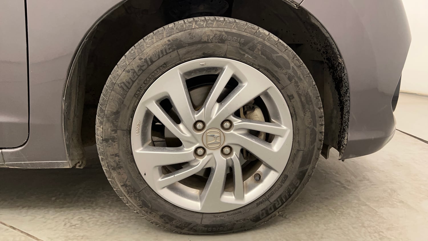 Used 2020 Honda Jazz VX CVT Petrol Automatic tyres RIGHT FRONT TYRE RIM VIEW