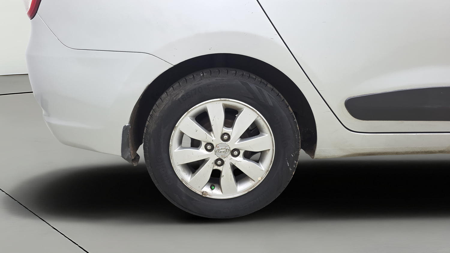 Used 2014 Hyundai Xcent S 1.2 (O) Petrol Manual tyres RIGHT REAR TYRE RIM VIEW
