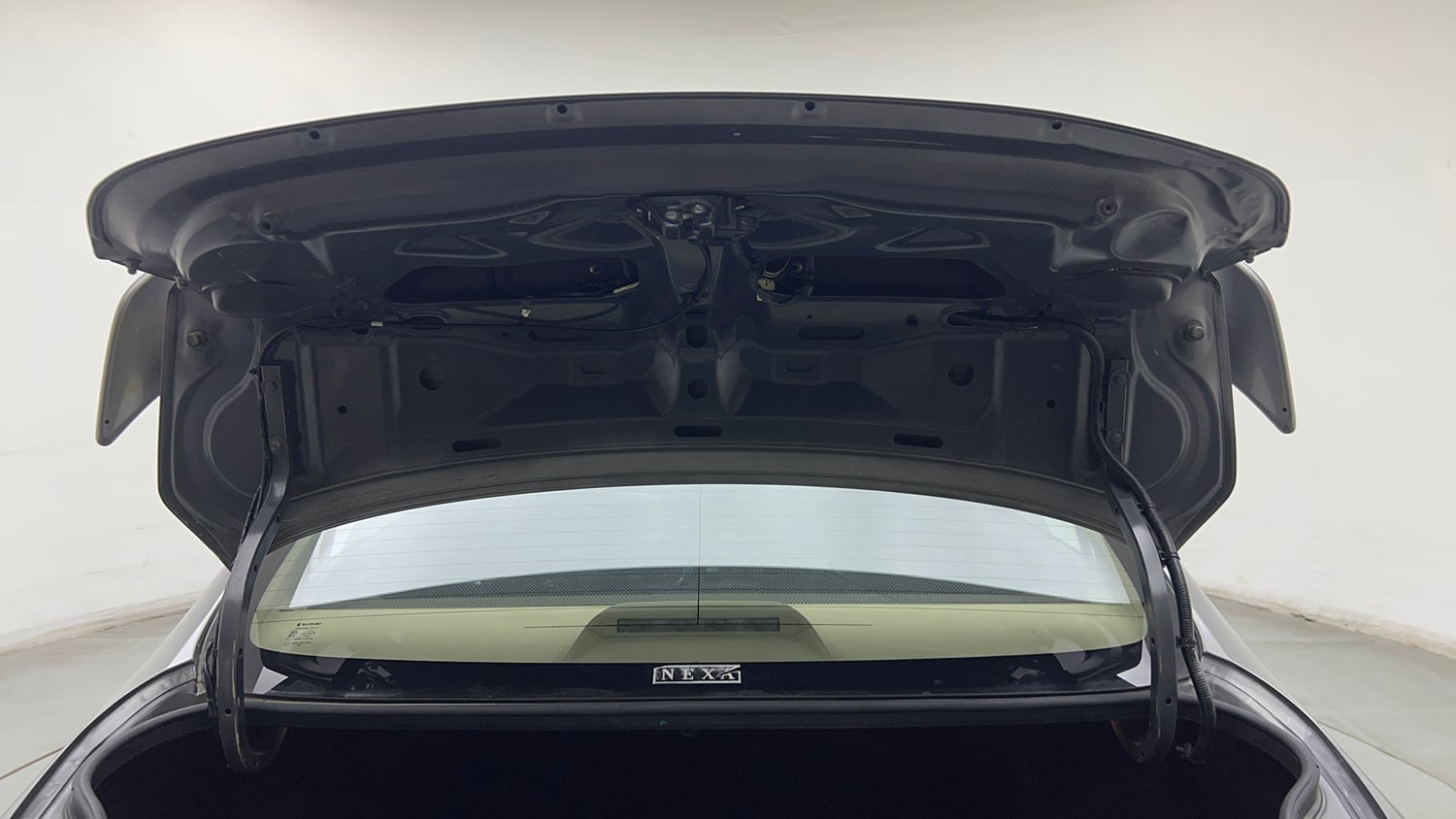 Used 2017 Maruti Suzuki Ciaz Alpha 1.4 MT Petrol Manual interior DICKY DOOR OPEN VIEW