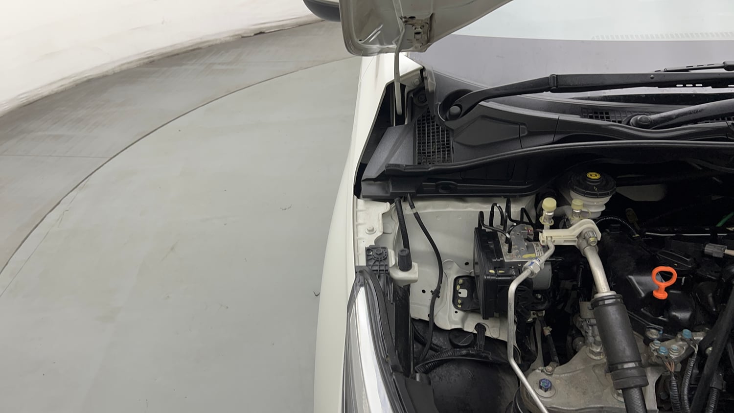 Used 2022 Honda City ZX CVT Petrol Petrol Automatic engine ENGINE RIGHT SIDE HINGE & APRON VIEW