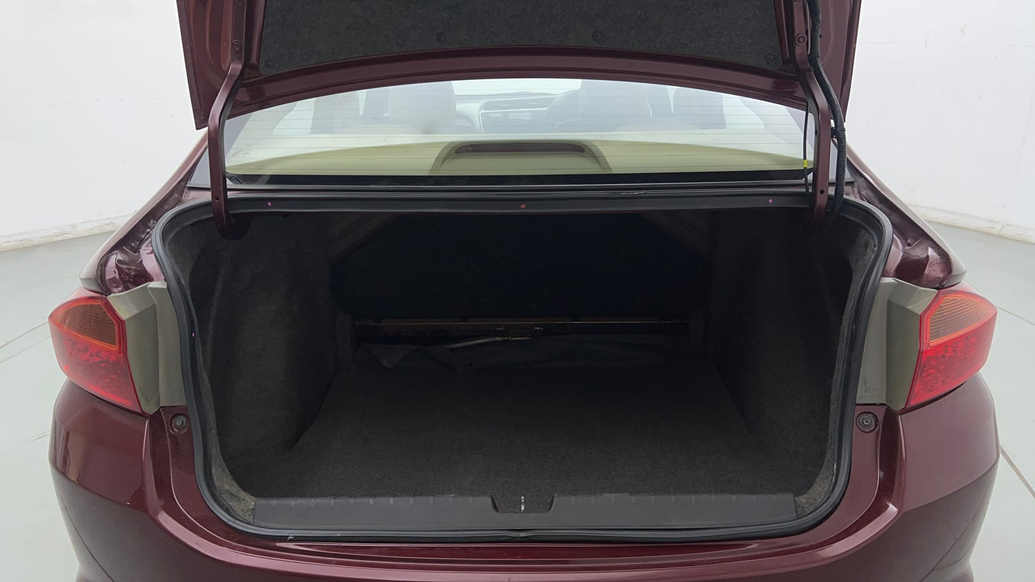 Used 2017 Honda City V Petrol Petrol Manual interior DICKY INSIDE VIEW