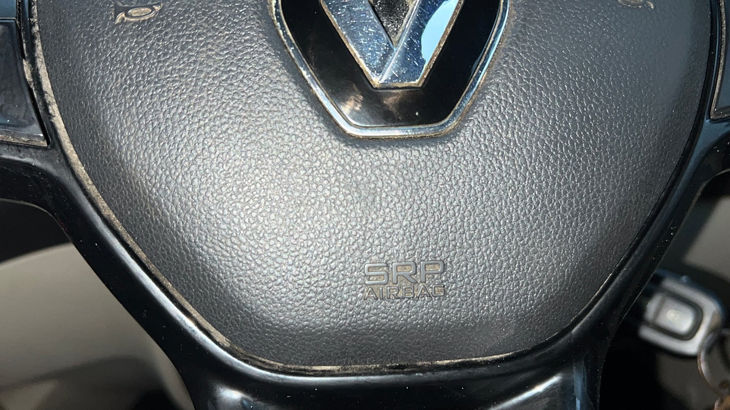 Used 2022 Renault Triber RXT Petrol Manual top_features Airbags