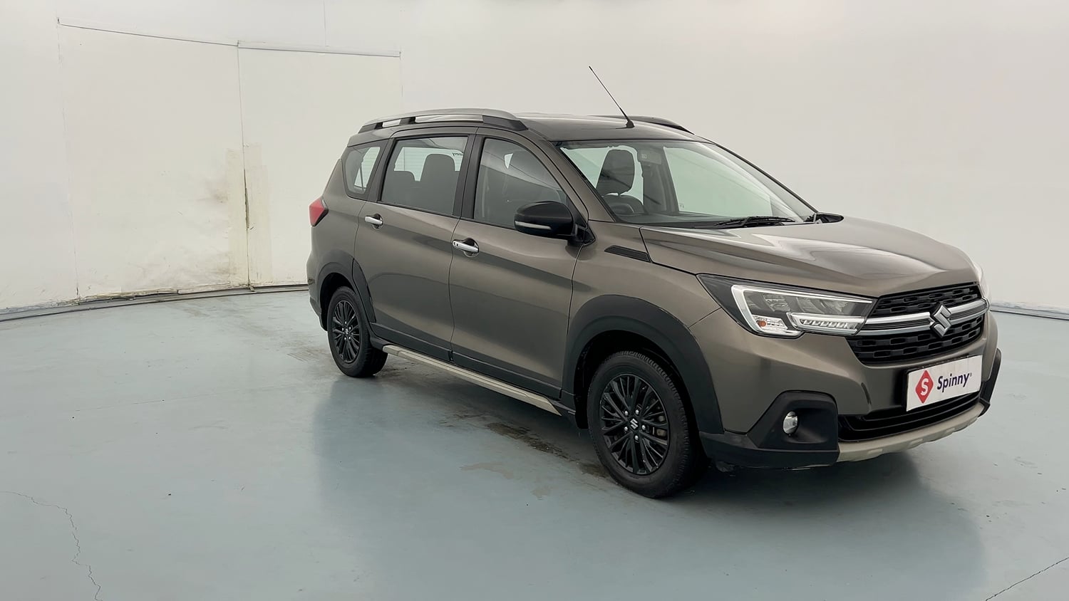 Used 2022 Maruti Suzuki XL6 Zeta MT Petrol Petrol Manual exterior RIGHT FRONT CORNER VIEW