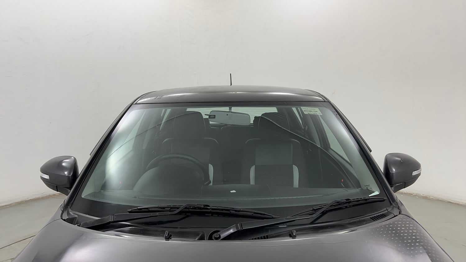 Used 2015 Maruti Suzuki Swift ZDi Diesel Manual exterior FRONT WINDSHIELD VIEW