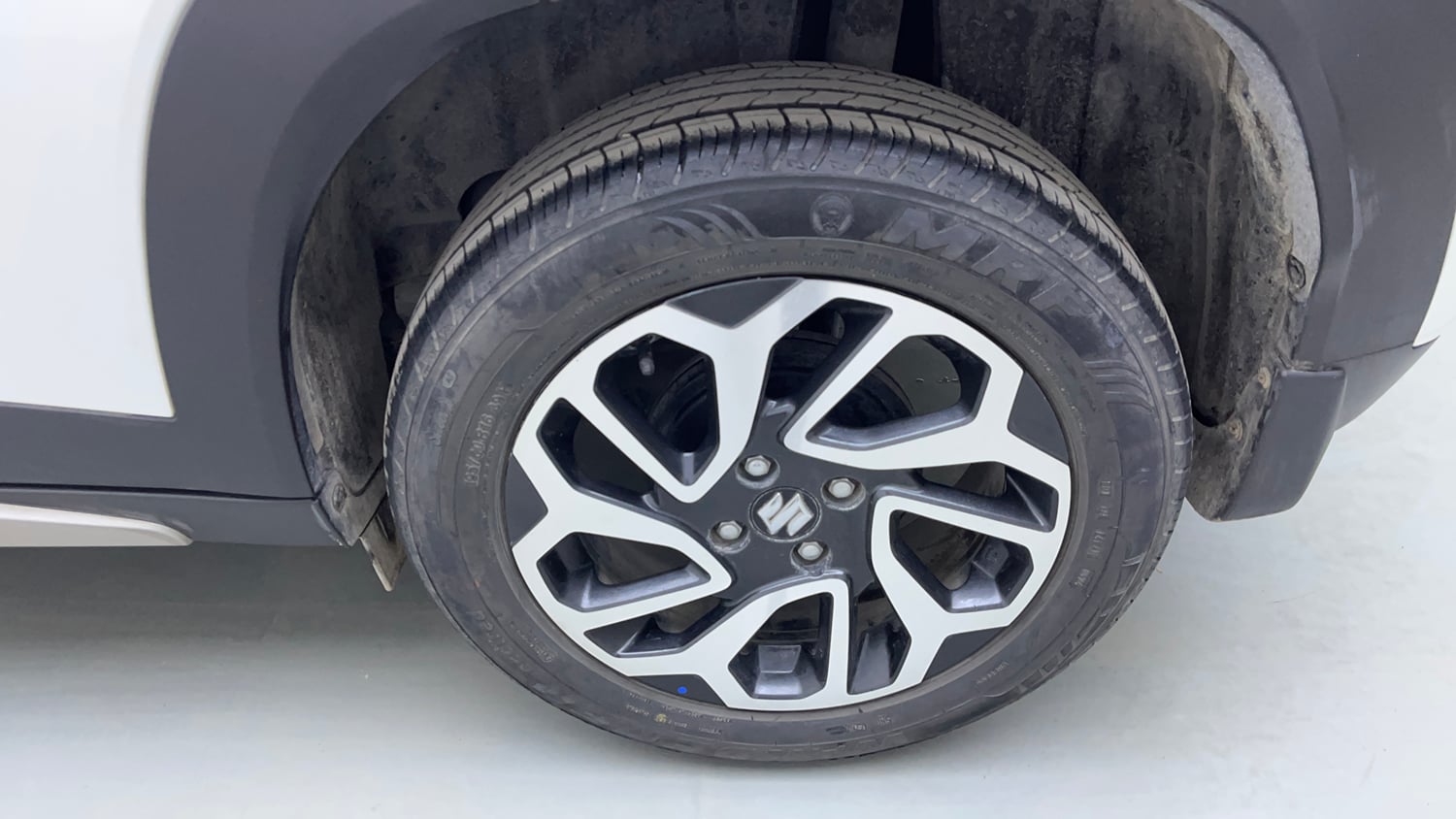 Used 2024 Maruti Suzuki Fronx Alpha 1.0L Turbo 6 AT Petrol Automatic tyres LEFT REAR TYRE RIM VIEW