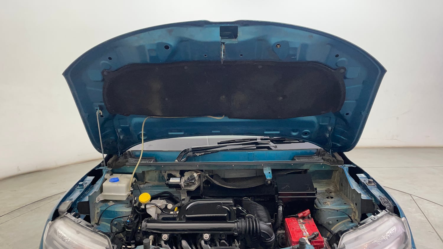 Used 2020 Renault Kwid RXT Petrol Manual engine ENGINE & BONNET OPEN FRONT VIEW