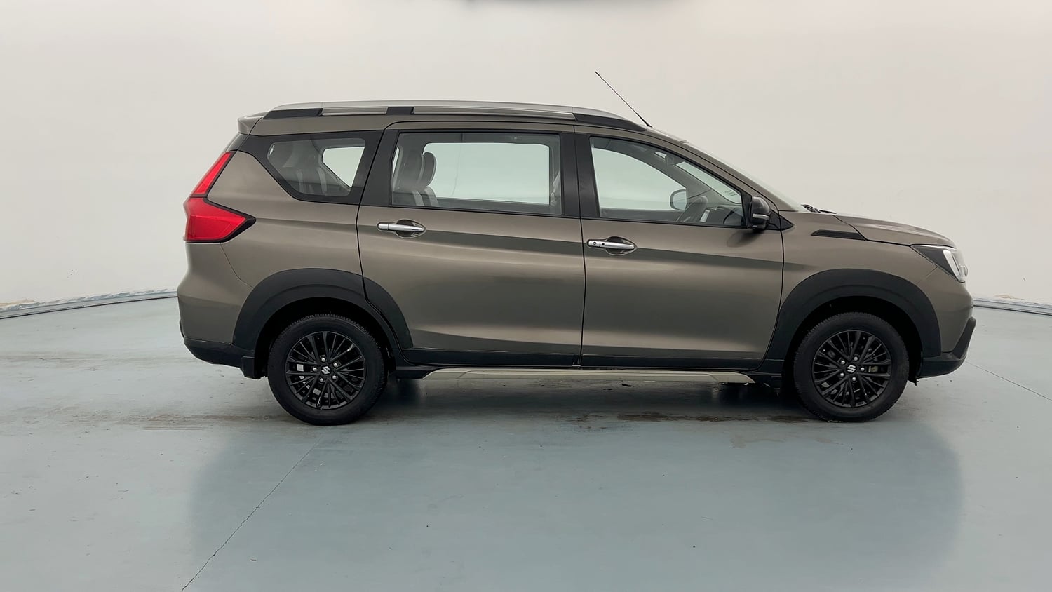 Used 2022 Maruti Suzuki XL6 Zeta MT Petrol Petrol Manual exterior RIGHT SIDE VIEW