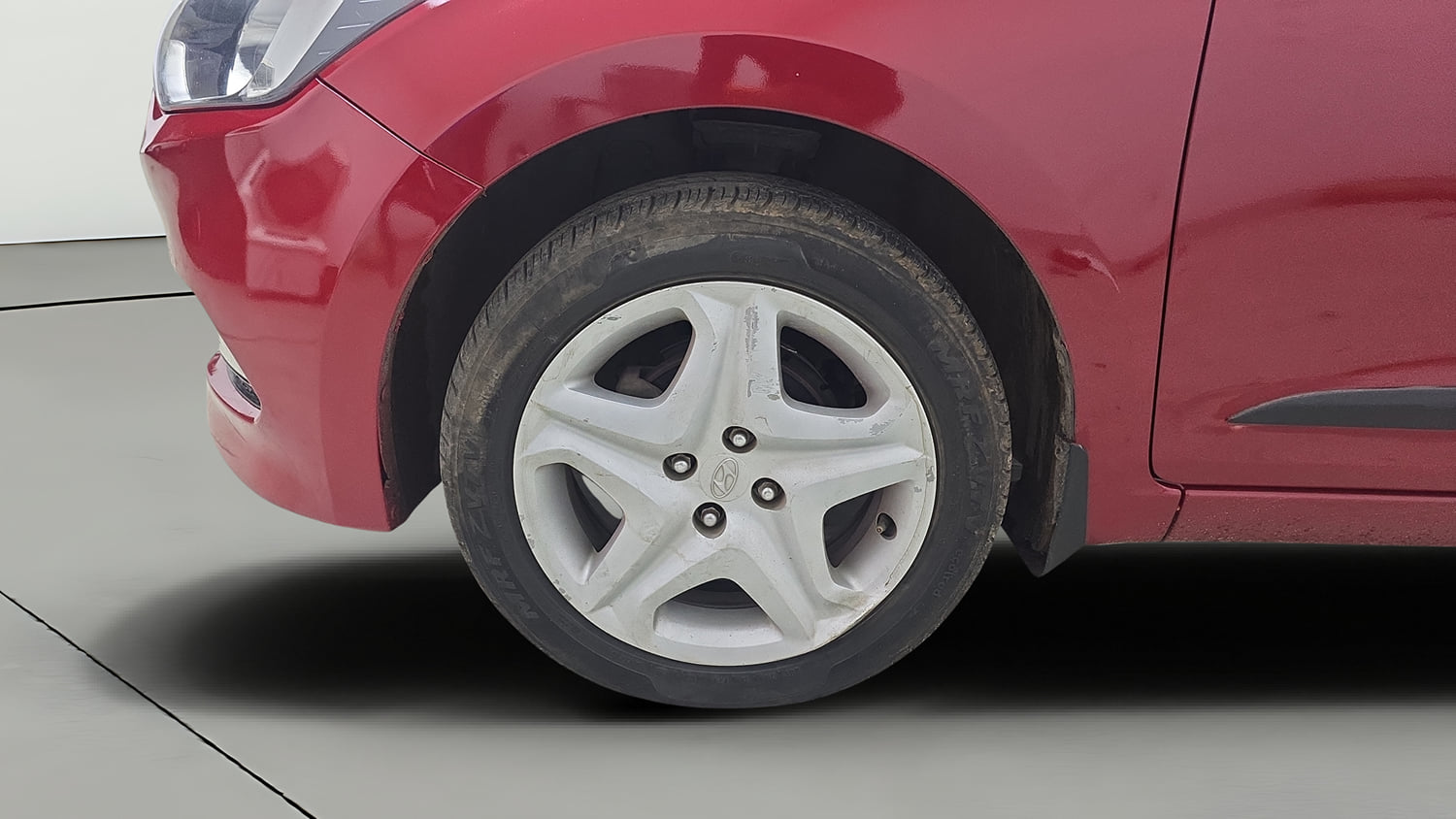 Used 2017 Hyundai Elite i20 Asta 1.2 Petrol Manual tyres LEFT FRONT TYRE RIM VIEW