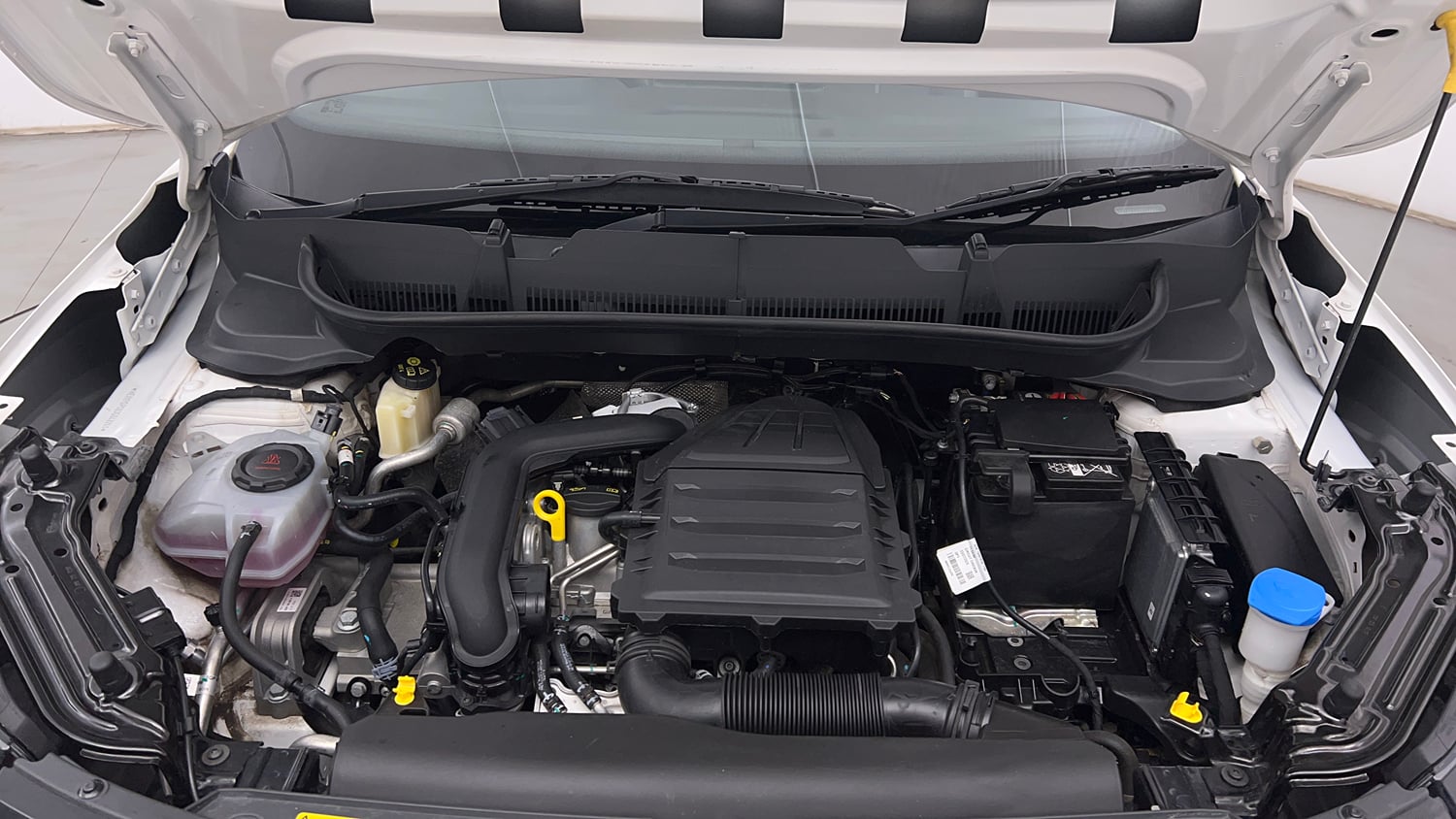 Used 2025 Skoda Kylaq Signature Plus AT Petrol Automatic engine ENGINE & BONNET OPEN FRONT VIEW
