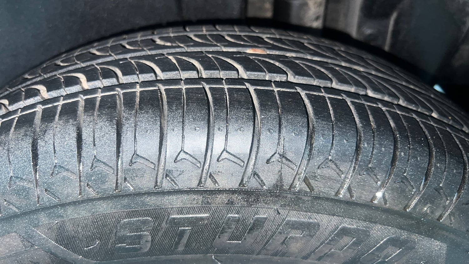 Used 2015 Maruti Suzuki Swift VXi Petrol Manual tyres LEFT REAR TYRE TREAD VIEW