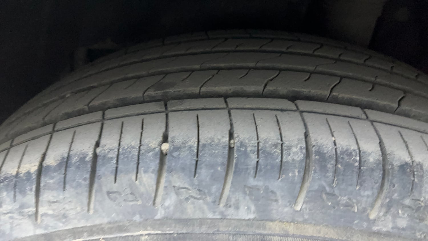 Used 2022 Mahindra XUV700 AX 5 Diesel MT 7 STR Diesel Manual tyres LEFT REAR TYRE TREAD VIEW