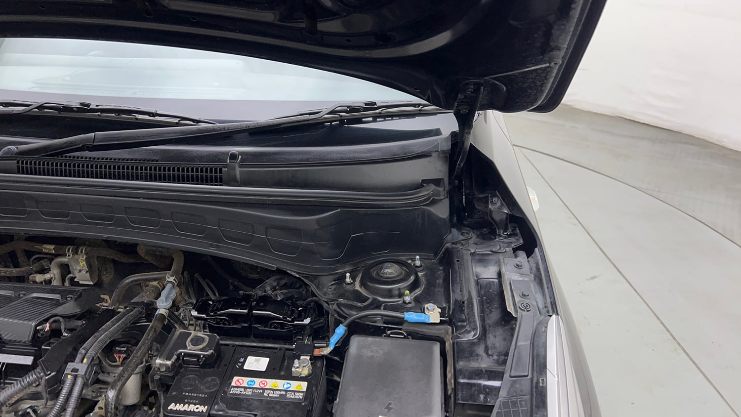 Used 2025 Kia Seltos HTE (O)1.5 Petrol MT Petrol Manual engine ENGINE LEFT SIDE HINGE & APRON VIEW