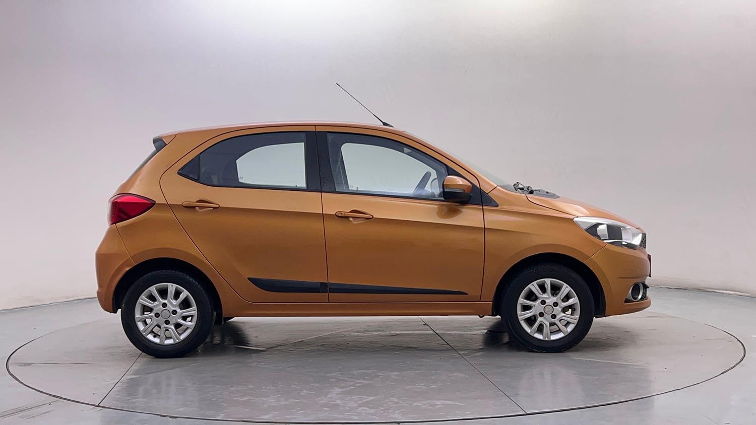 Used 2018 Tata Tiago Revotron XZ Petrol Manual exterior RIGHT SIDE VIEW