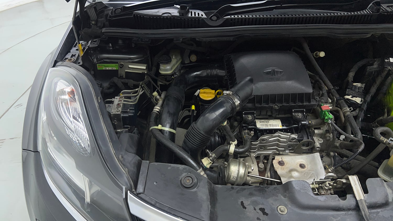Used 2018 Tata Nexon XM Petrol Manual engine ENGINE RIGHT SIDE VIEW