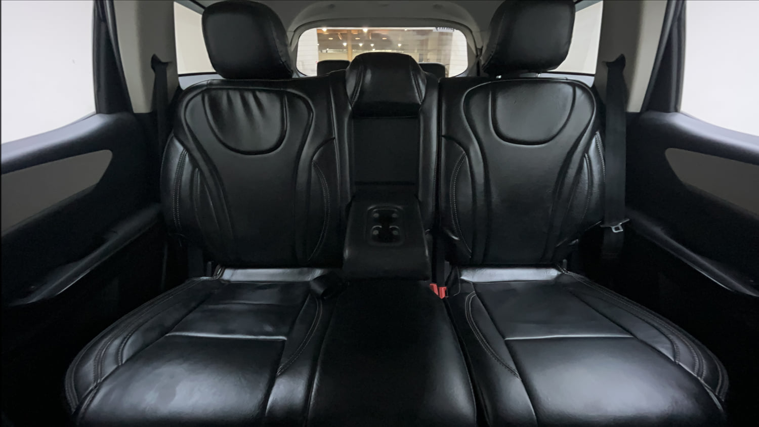 Used 2022 Mahindra XUV700 AX 5 Diesel MT 7 STR Diesel Manual interior REAR SEAT CONDITION VIEW