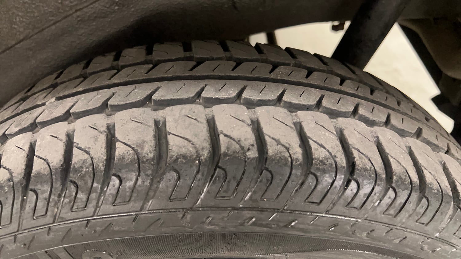 Used 2017 Maruti Suzuki Wagon R VXI Petrol Manual tyres LEFT REAR TYRE TREAD VIEW