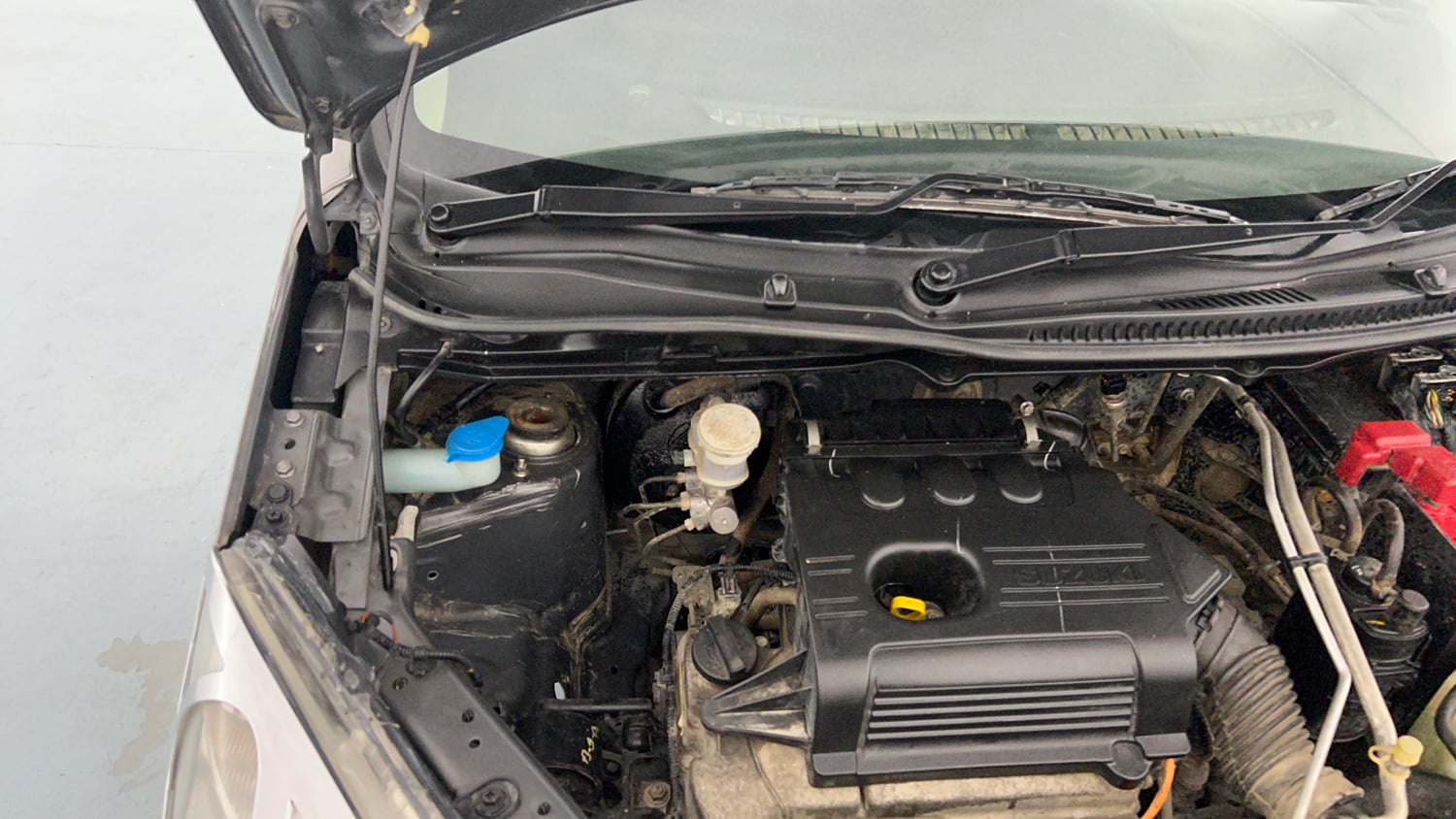 Used 2019 Maruti Suzuki Wagon R 1.0 VXI AMT Petrol Automatic engine ENGINE RIGHT SIDE HINGE & APRON VIEW