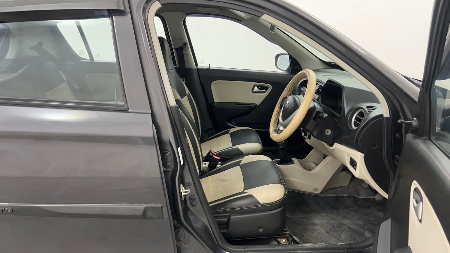 Used 2020 Maruti Suzuki Alto 800 Vxi Plus Petrol Manual interior RIGHT SIDE FRONT DOOR CABIN VIEW