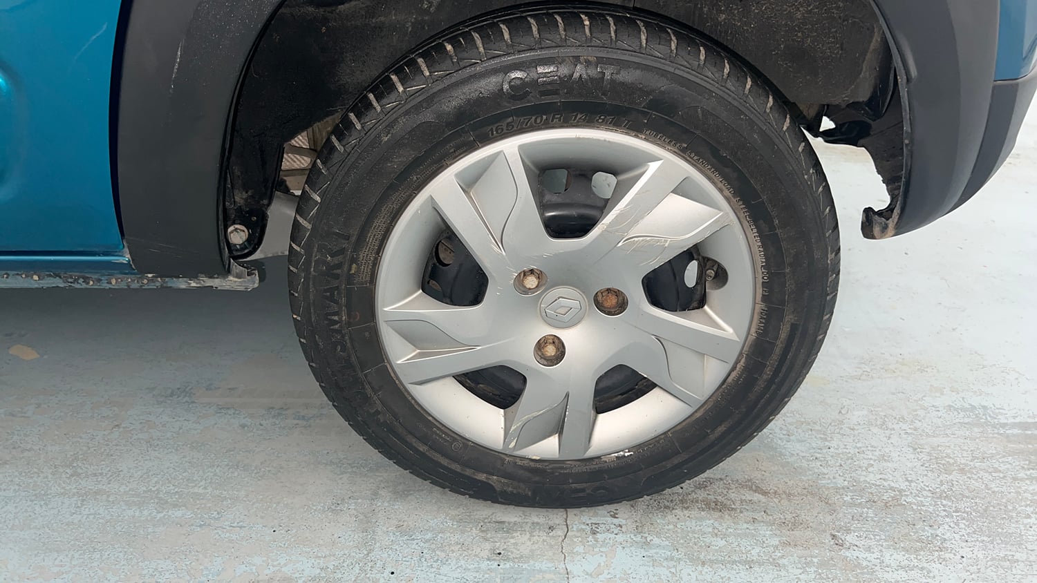 Used 2021 Renault Kwid RXT 1.0 (O) Petrol Manual tyres LEFT REAR TYRE RIM VIEW