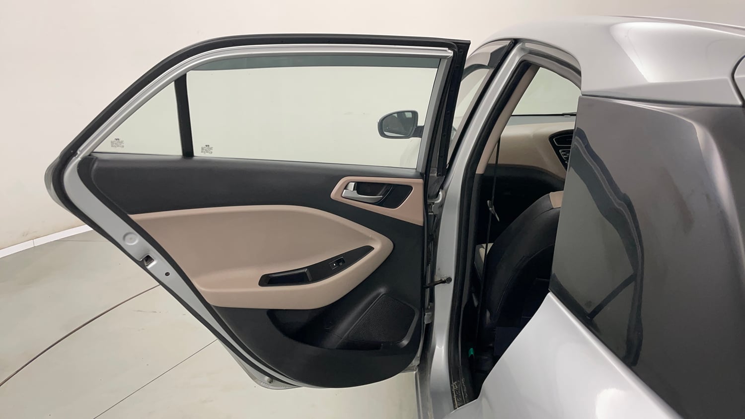 Used 2020 Hyundai Elite i20 Sportz Plus 1.2 Petrol Manual interior LEFT REAR DOOR OPEN VIEW
