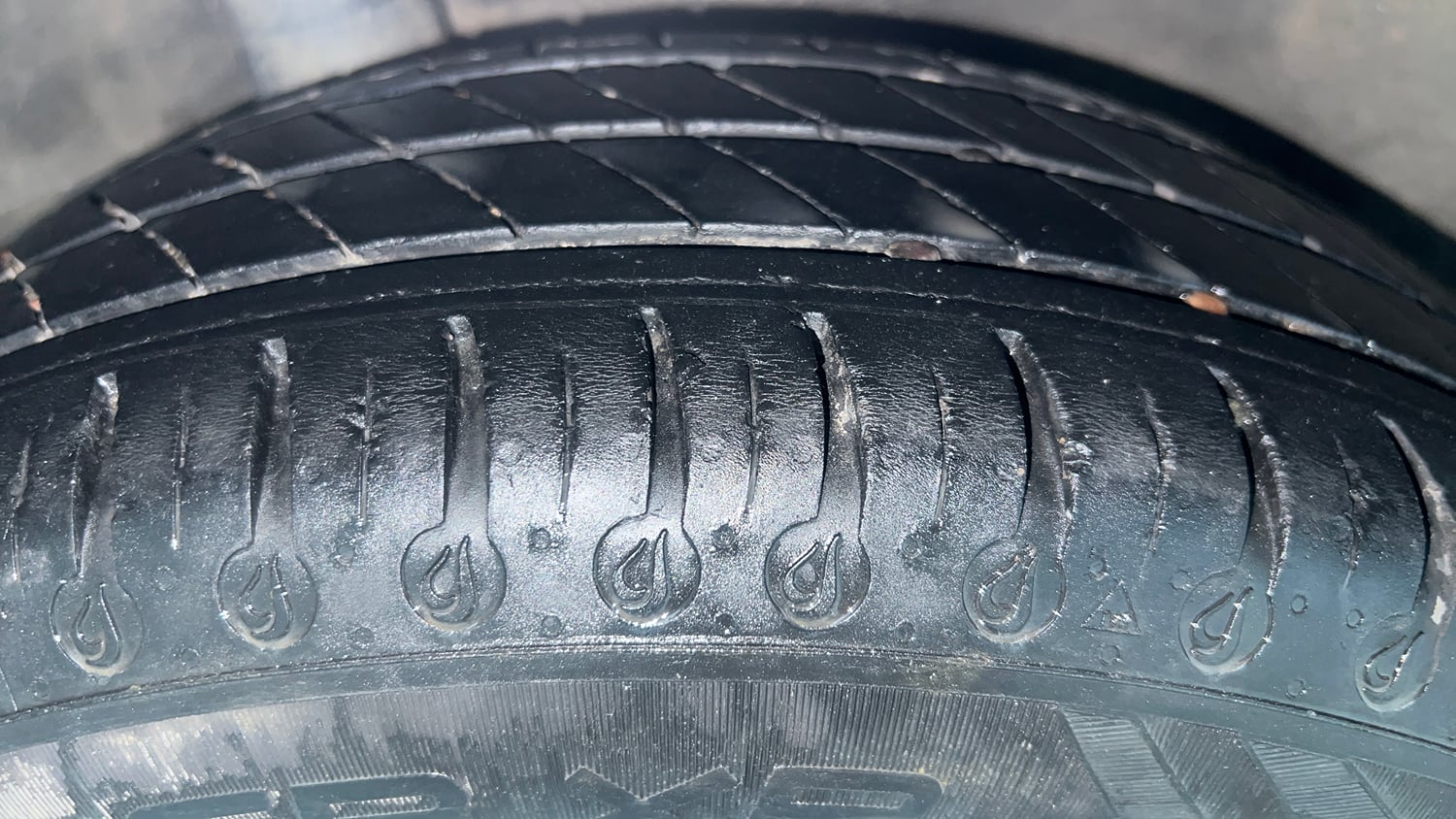 Used 2015 Honda Amaze 1.2 VX AT i-VTEC Petrol Automatic tyres RIGHT REAR TYRE TREAD VIEW