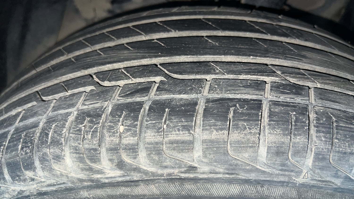 Used 2022 Tata Nexon XM (S) Petrol Manual tyres LEFT FRONT TYRE TREAD VIEW
