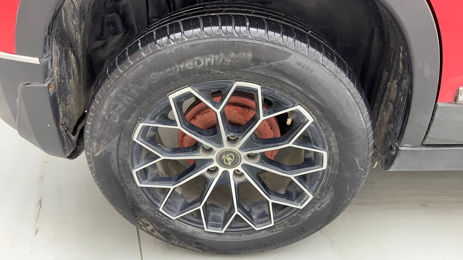 Used 2020 maruti-suzuki Vitara Brezza VXi Petrol Manual tyres RIGHT REAR TYRE RIM VIEW