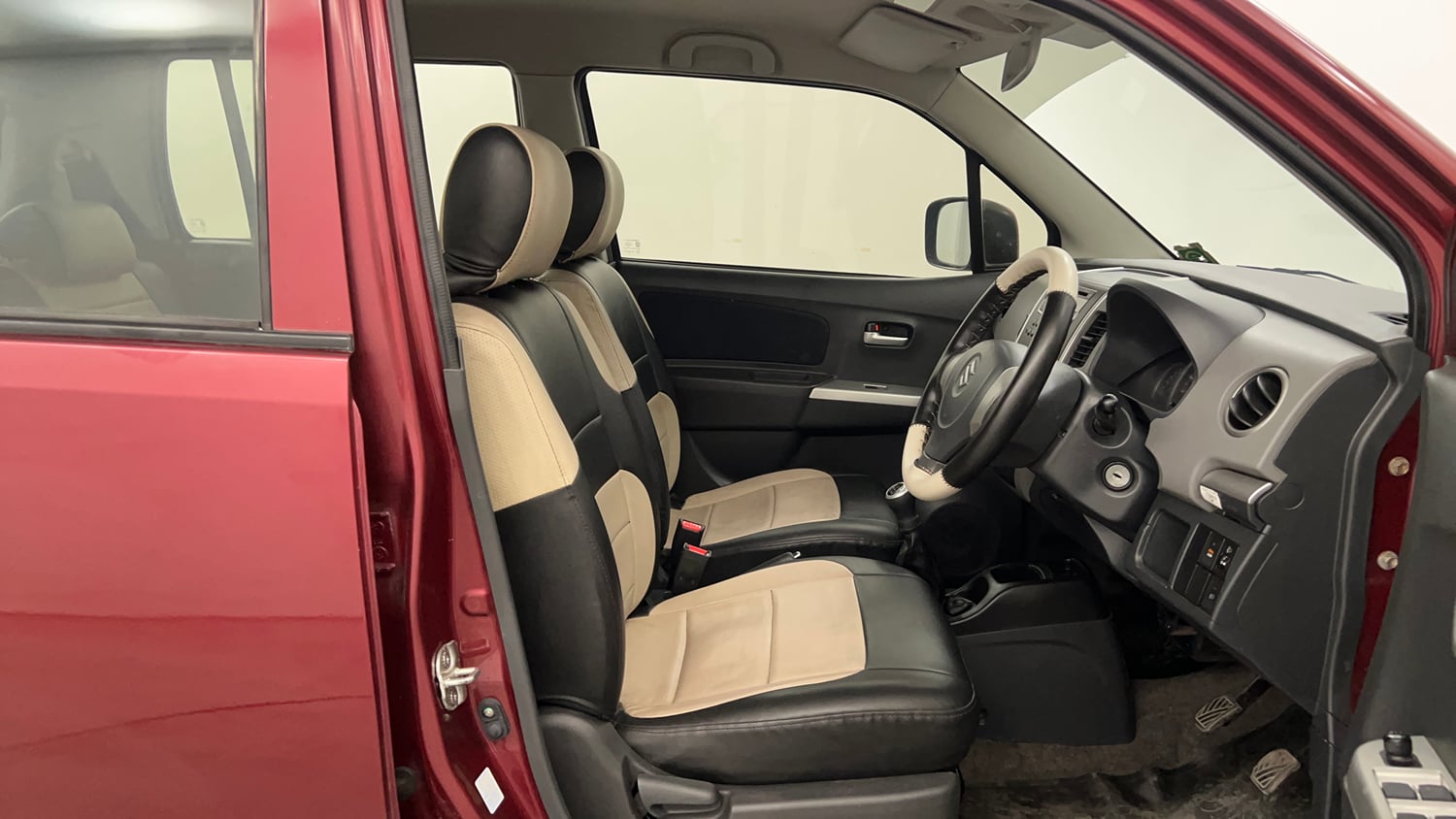 Used 2012 Maruti Suzuki Wagon R 1.0 VXi Petrol Manual interior RIGHT SIDE FRONT DOOR CABIN VIEW