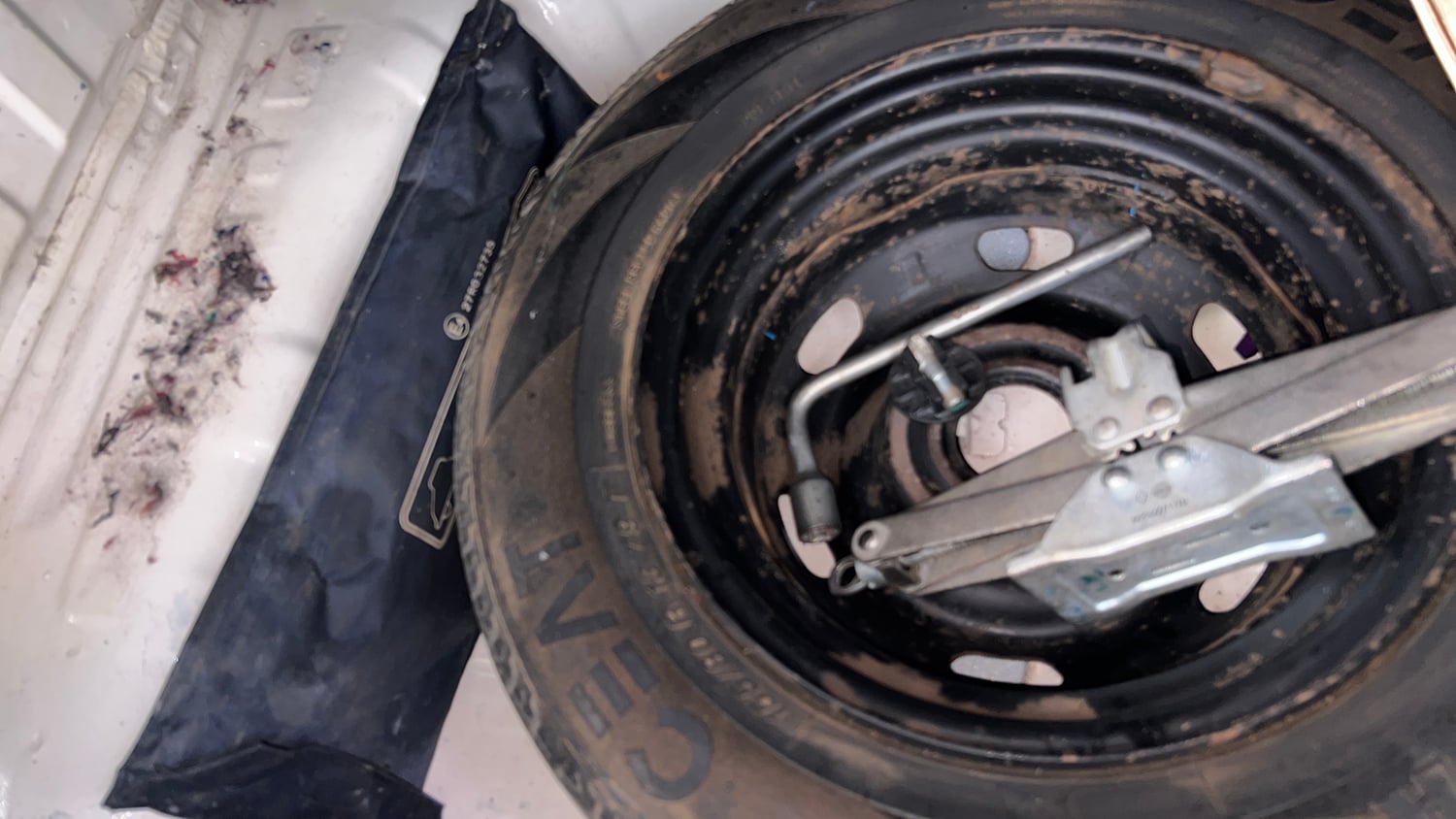 Used 2017 Renault Kwid 1.0 RXT Petrol Manual tyres SPARE TYRE VIEW