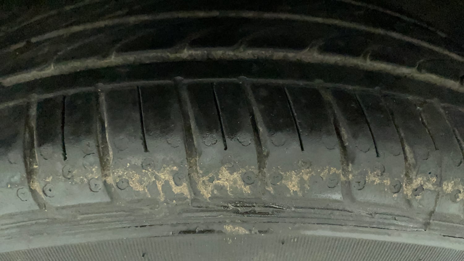 Used 2025 Hyundai Grand i10 Nios Sportz (O) 1.2 Kappa VTVT Petrol Manual tyres LEFT FRONT TYRE TREAD VIEW