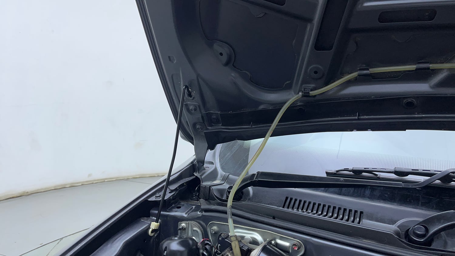 Used 2020 Maruti Suzuki Alto 800 LXi Petrol Manual engine ENGINE RIGHT SIDE HINGE & APRON VIEW