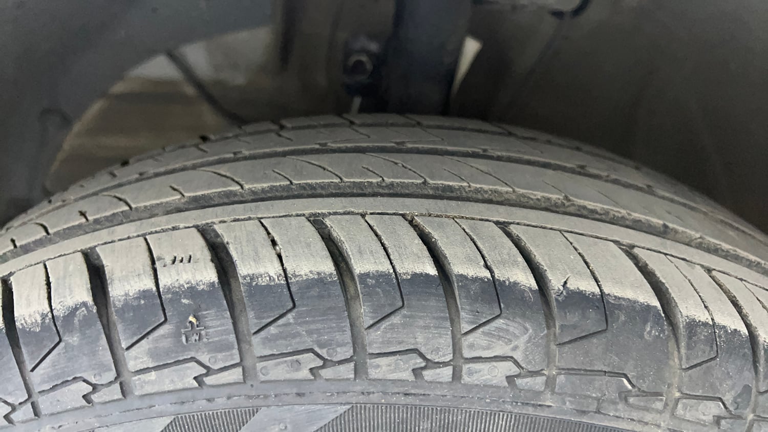 Used 2023 Maruti Suzuki Swift VXi Petrol Manual tyres LEFT FRONT TYRE TREAD VIEW