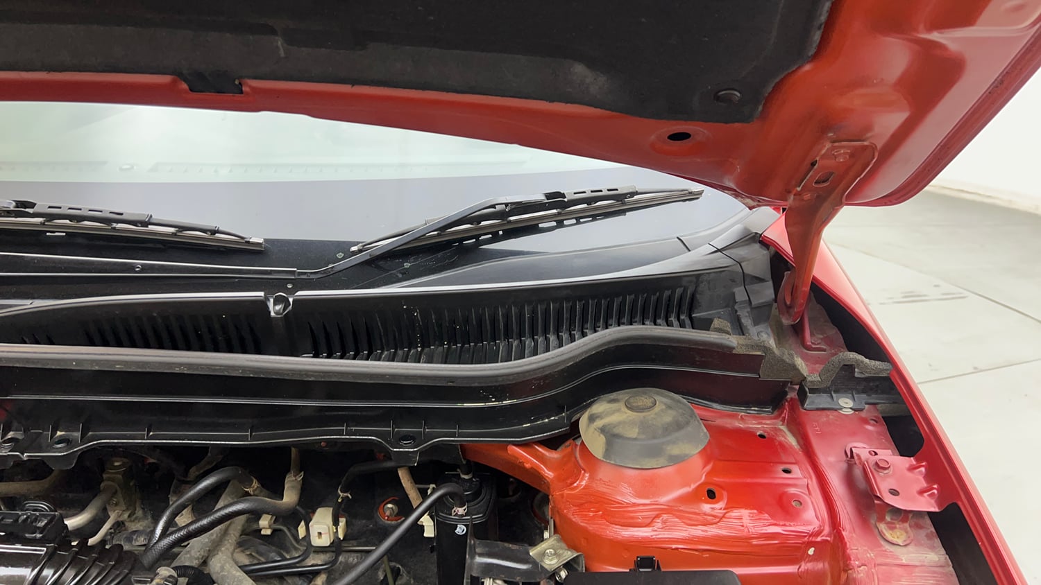Used 2020 maruti-suzuki Vitara Brezza VXi Petrol Manual engine ENGINE LEFT SIDE HINGE & APRON VIEW