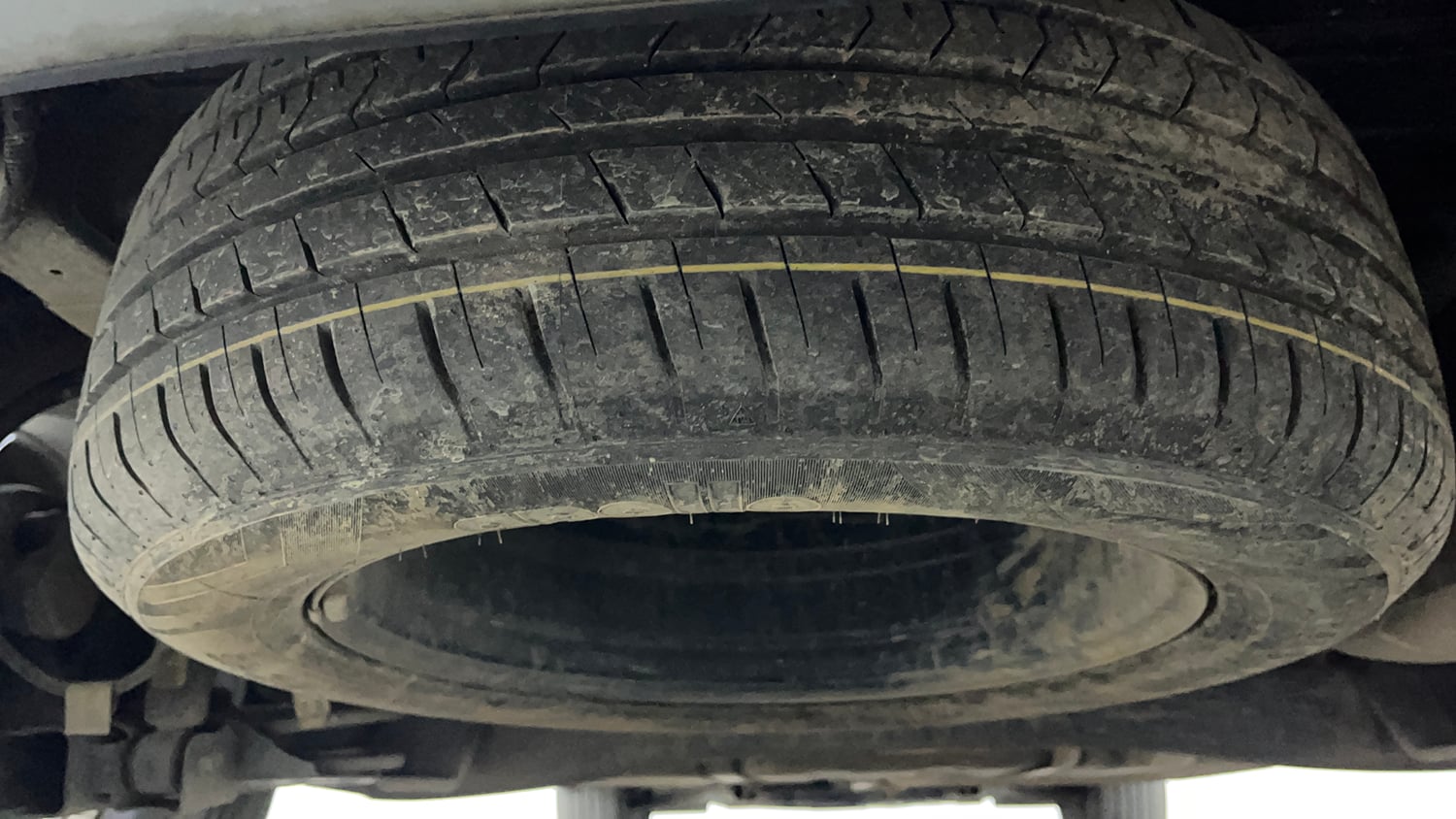 Used 2022 Hyundai Alcazar Platinum (O) 7 Seater 1.5 Diesel AT Diesel Automatic tyres SPARE TYRE VIEW