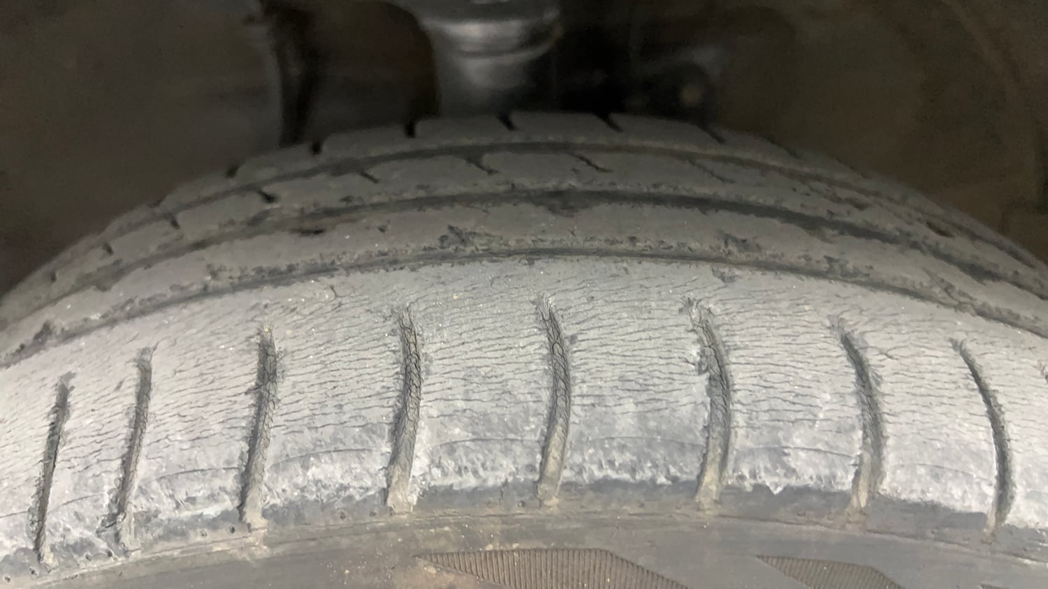 Used 2016 Maruti Suzuki Wagon R 1.0 VXI AMT Petrol Automatic tyres LEFT FRONT TYRE TREAD VIEW