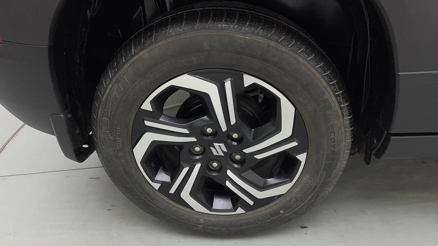 Used 2024 Maruti Suzuki Brezza Zxi Plus Dual Tone Petrol Manual tyres RIGHT REAR TYRE RIM VIEW