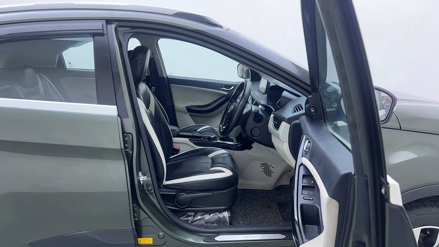 Used 2021 Tata Nexon XZ Plus Petrol Manual interior RIGHT SIDE FRONT DOOR CABIN VIEW