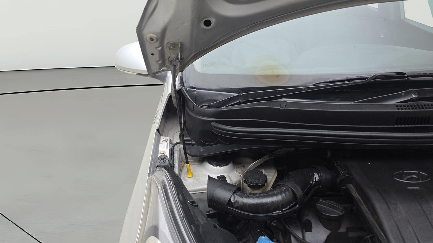Used 2014 Hyundai Xcent S 1.2 (O) Petrol Manual engine ENGINE RIGHT SIDE HINGE & APRON VIEW