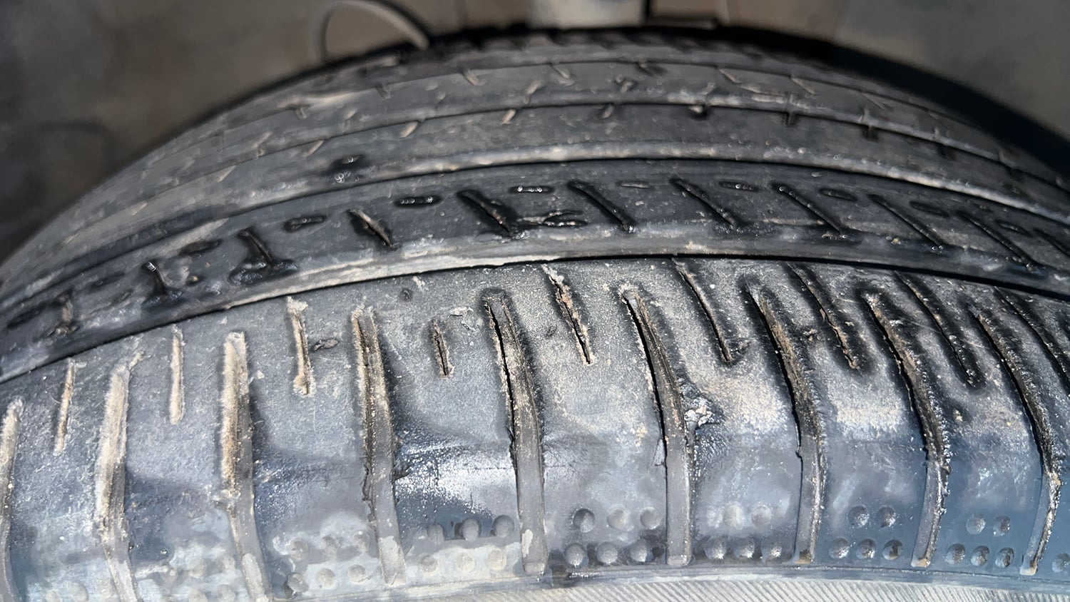 Used 2019 Hyundai Venue SX Plus 1.0 Turbo DCT Petrol Automatic tyres RIGHT FRONT TYRE TREAD VIEW