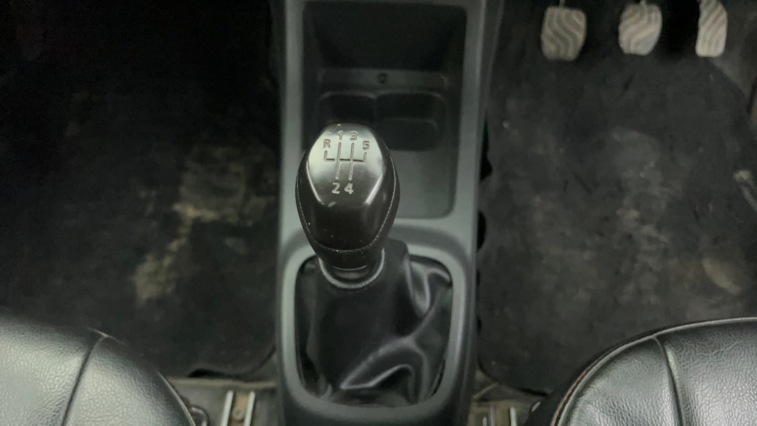 Used 2016 Renault Kwid RXL Petrol Manual interior GEAR  KNOB VIEW
