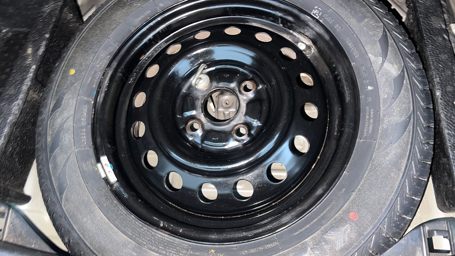 Used 2016 Maruti Suzuki Wagon R 1.0 VXI AMT Petrol Automatic tyres SPARE TYRE VIEW