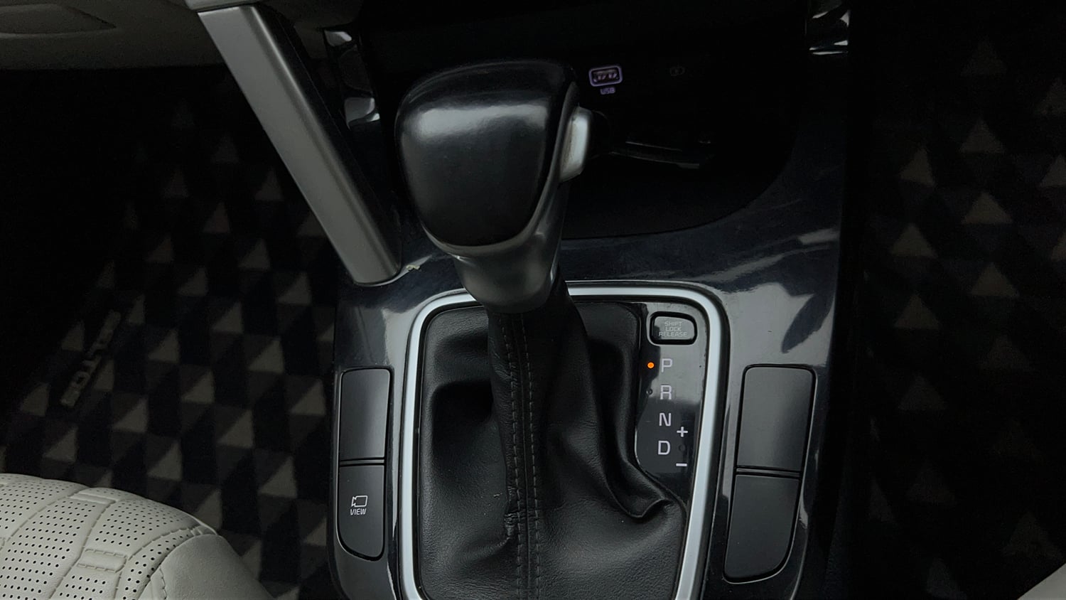 Used 2021 kia Seltos HTX IVT 1.5 Petrol Automatic interior GEAR  KNOB VIEW