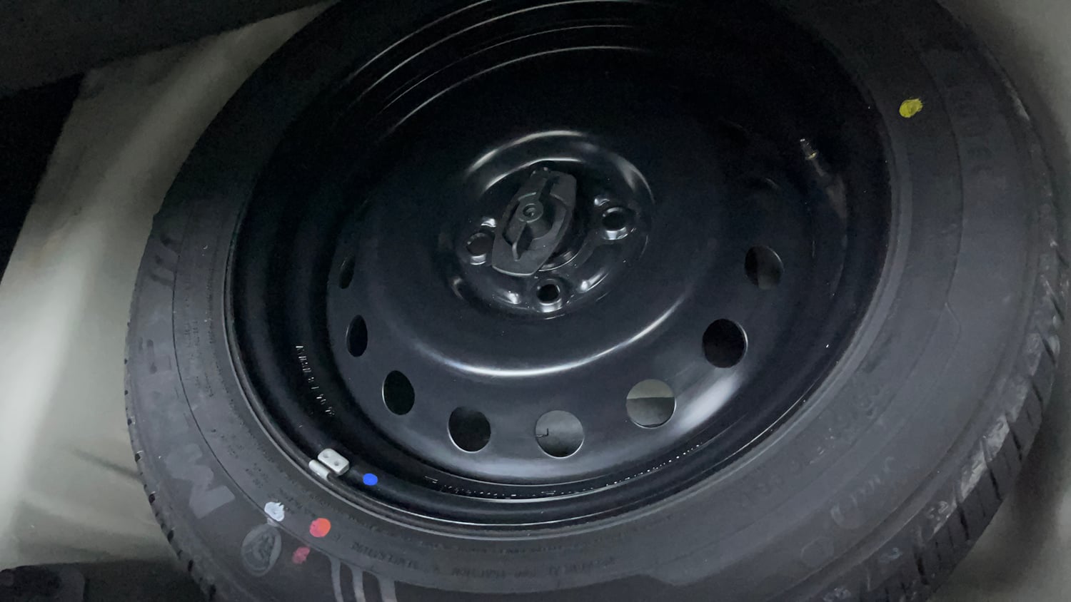 Used 2024 Maruti Suzuki Fronx Alpha 1.0L Turbo 6 AT Petrol Automatic tyres SPARE TYRE VIEW