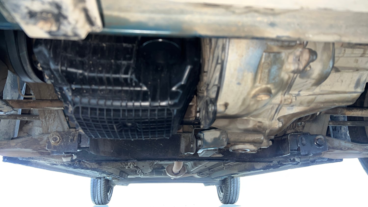 Used 2021 Renault Kwid RXT 1.0 AMT Opt Petrol Automatic extra FRONT LEFT UNDERBODY VIEW