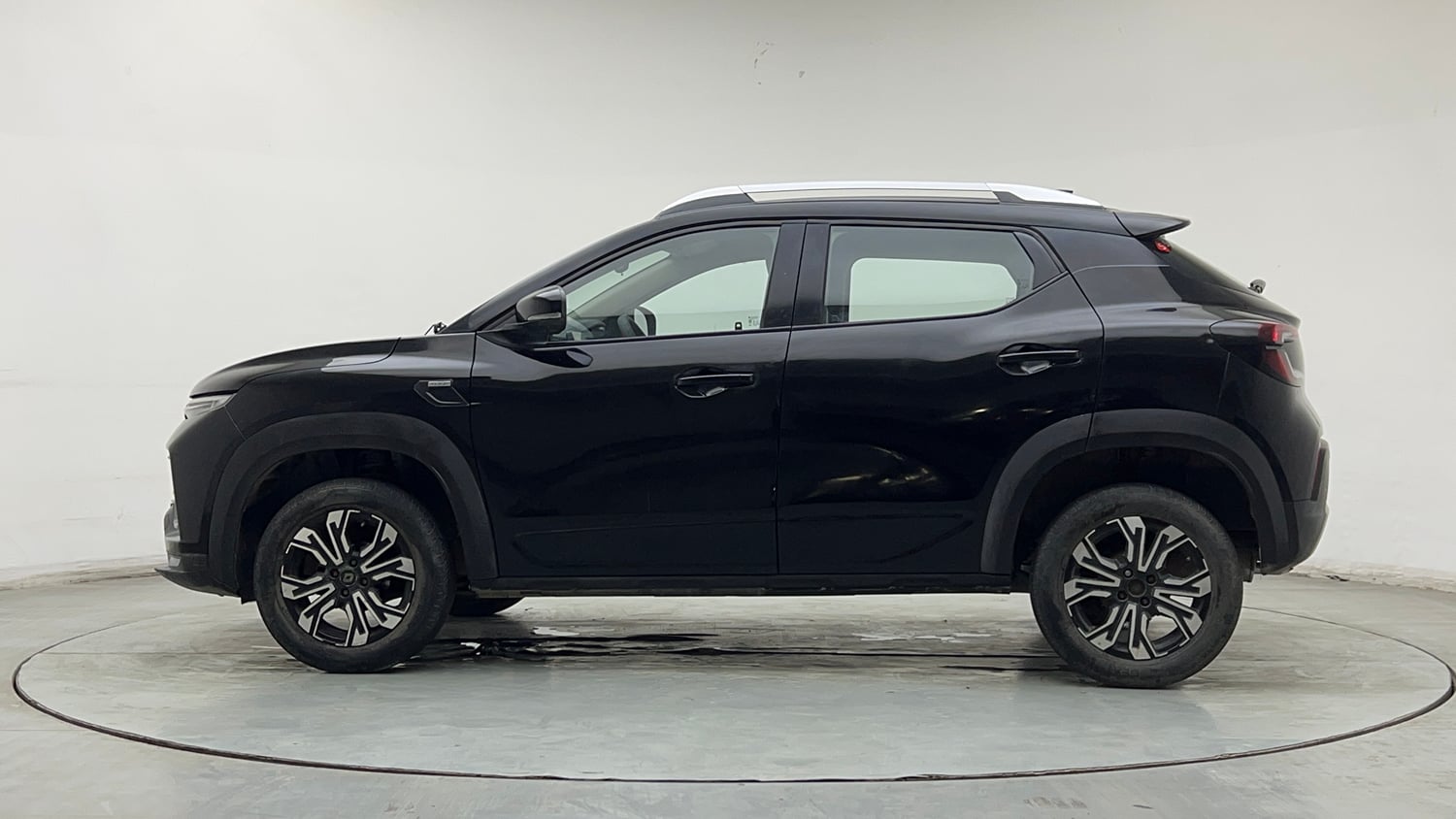 Used 2023 Renault Kiger RXZ MT Petrol Manual exterior LEFT SIDE VIEW